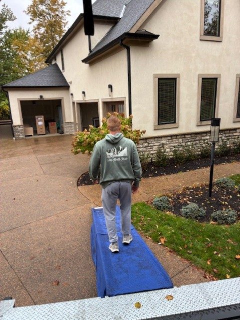 My Buddies Moving mover arriving at a Columbus residence