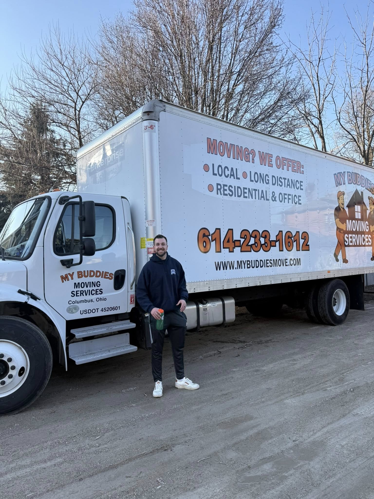 Moving truck rear